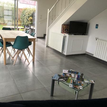 Vero, Yves Nay  Eksteriør billede